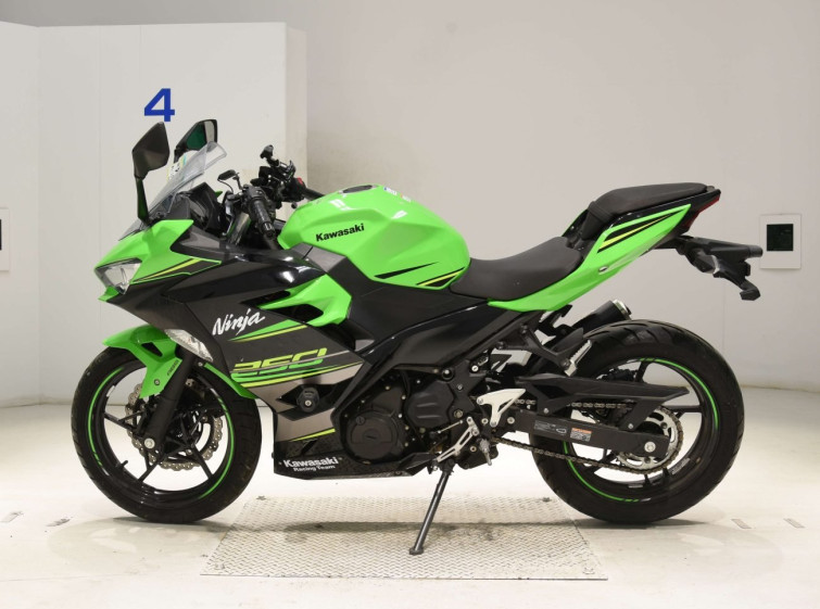 Мотоцикл Kawasaki NINJA250 з пробігом 4367 km