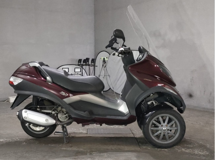 Мотоцикл Piaggio PEERAGE MP3 250RL з пробігом 7402 km