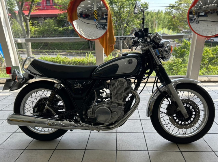 Мотоцикл Yamaha SR400 с пробегом 6890 km