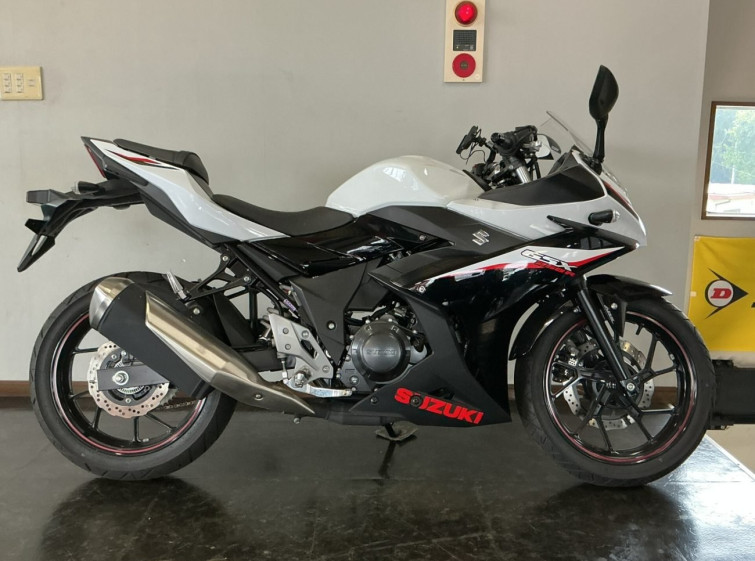 Мотоцикл Suzuki GSX250R з пробігом 889 km