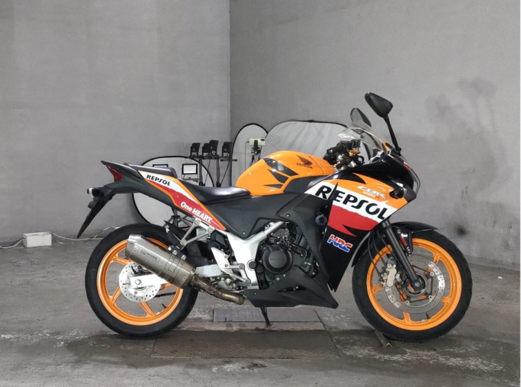 Мотоцикл Honda CBR250R з пробігом 27619 km