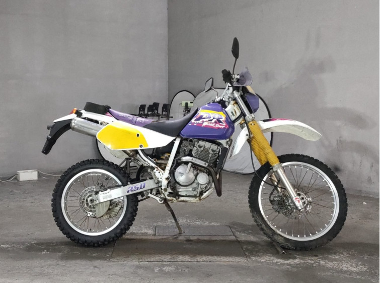 Мотоцикл Suzuki DR250R с пробегом 23714 km