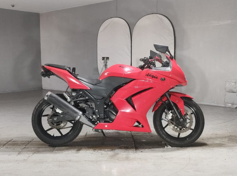 Мотоцикл Kawasaki NINJA250R з пробігом 15440 km