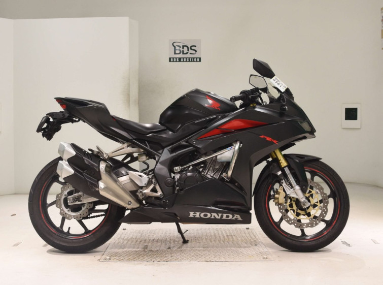 Мотоцикл Honda CBR250RR з пробігом 131005 km