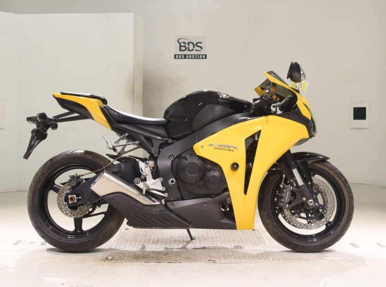 Мотоцикл Honda CBR1000RR с пробегом 17998 km