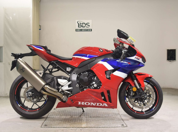 Мотоцикл Honda CBR1000RR с пробегом 4487 km