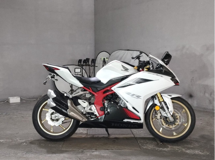 Мотоцикл Honda CBR250RR з пробігом 13417 km