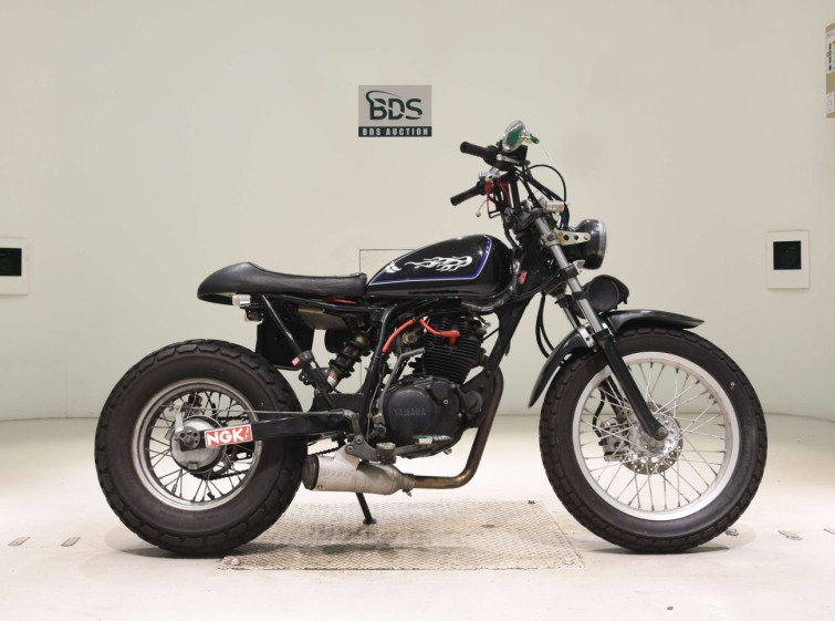 Мотоцикл Yamaha TW225 з пробігом 2411 km