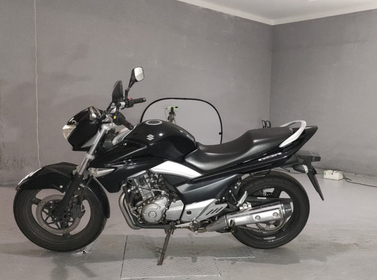 Мотоцикл Suzuki GSR250 с пробегом 32359 km