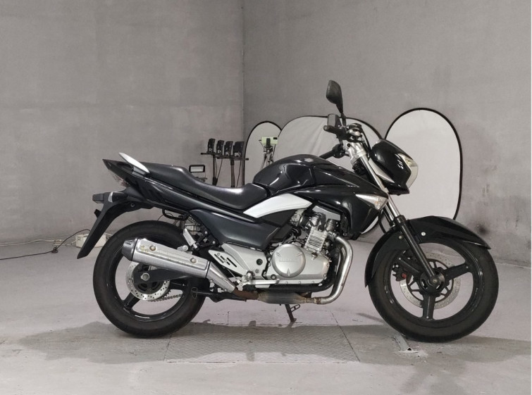 Мотоцикл Suzuki GSR250 с пробегом 32359 km