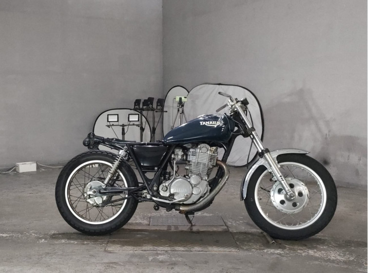 Мотоцикл Yamaha SR400 с пробегом 33013 km