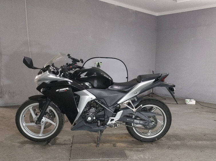 Мотоцикл Honda CBR250R с пробегом 48340 km