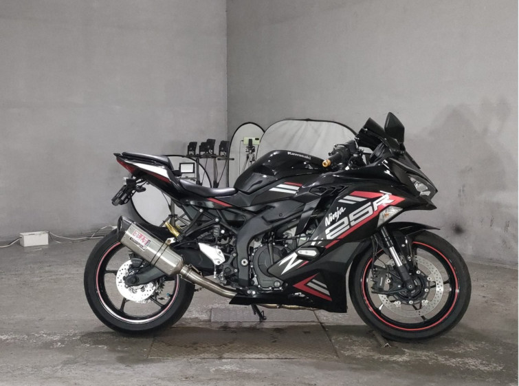 Мотоцикл Kawasaki NINJA ZX-25R KRT з пробігом 8982 km