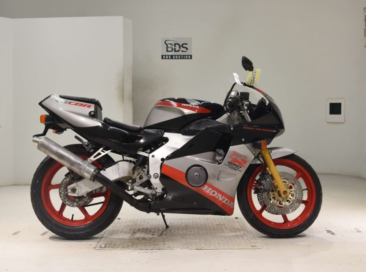 Мотоцикл Honda CBR250RR с пробегом 16131 km
