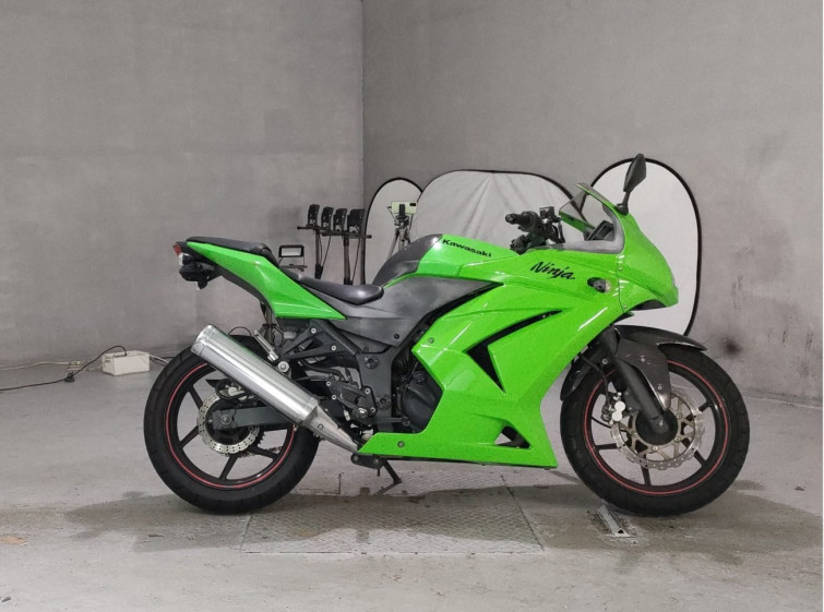 Мотоцикл Kawasaki NINJA250R з пробігом 66314 km