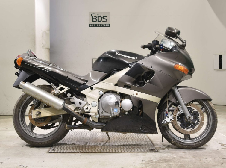 Мотоцикл Kawasaki ZZ-R400 с пробегом 26562 km