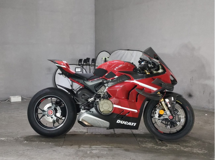 Мотоцикл Ducati PANIGALE V4S з пробігом 9927 km