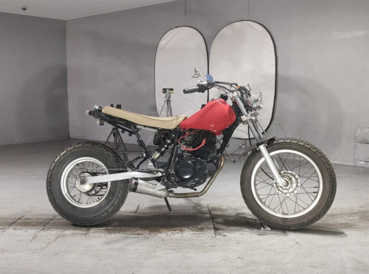 Мотоцикл Yamaha TW200 с пробегом 835 km