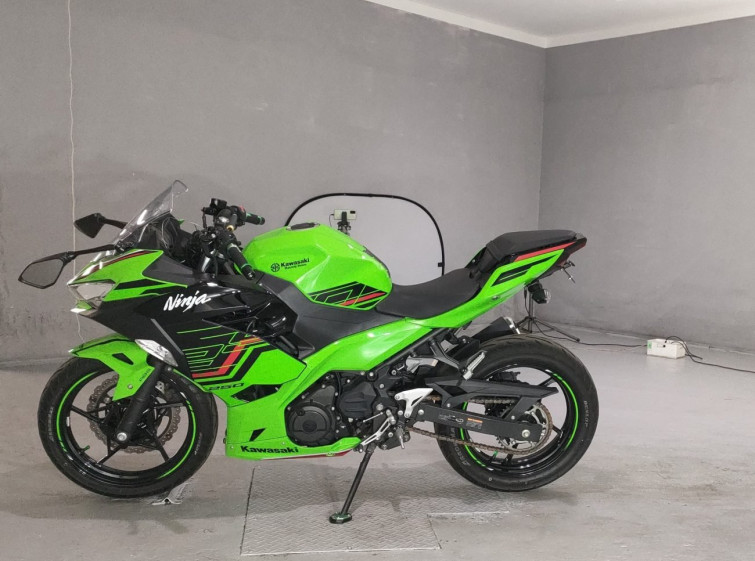 Мотоцикл Kawasaki NINJA250 з пробігом 8238 km