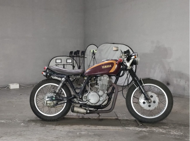 Мотоцикл Yamaha SR400 с пробегом 2992 km