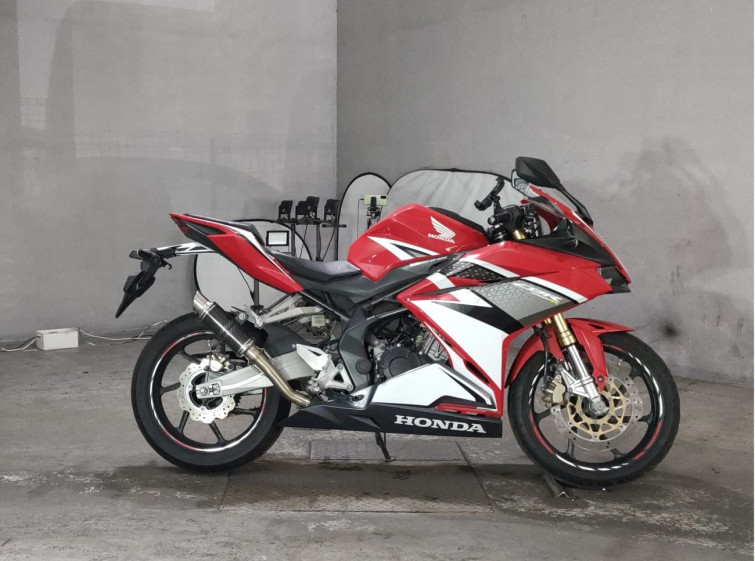 Мотоцикл Honda CBR250RR с пробегом 15925 km