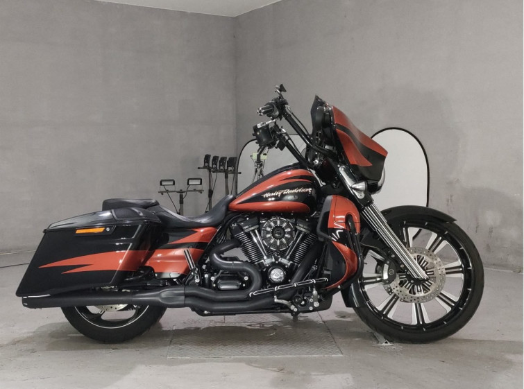 Мотоцикл HD STREET GLIDE FLHXS1870 с пробегом 10509 km
