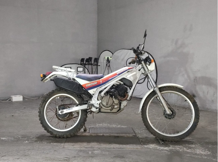 Мотоцикл Honda TLR250R с пробегом 9984 km