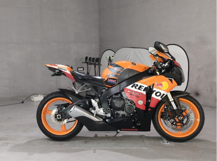 Мотоцикл Honda CBR1000RR с пробегом 27074 km