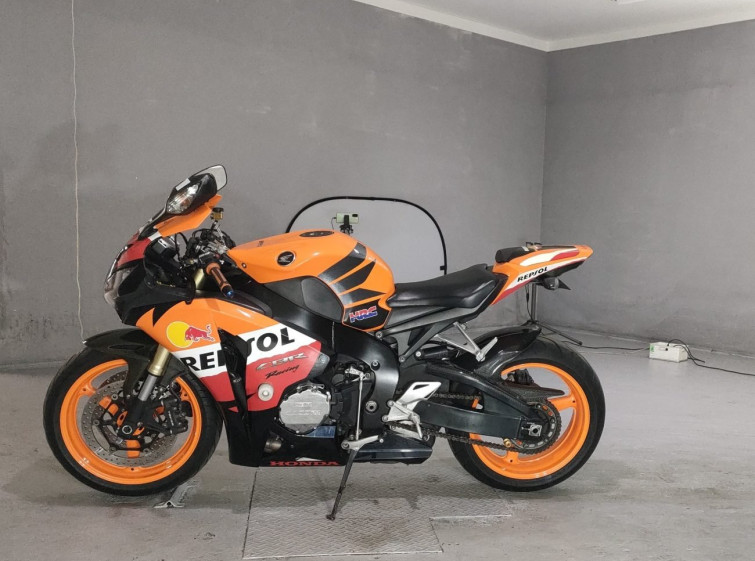 Мотоцикл Honda CBR1000RR с пробегом 27074 km