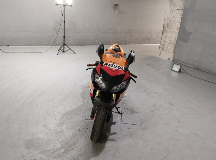 Мотоцикл Honda CBR1000RR с пробегом 27074 km