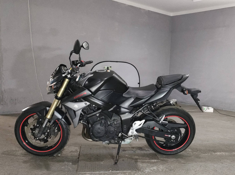 Мотоцикл Suzuki GSR750 с пробегом 20093 km