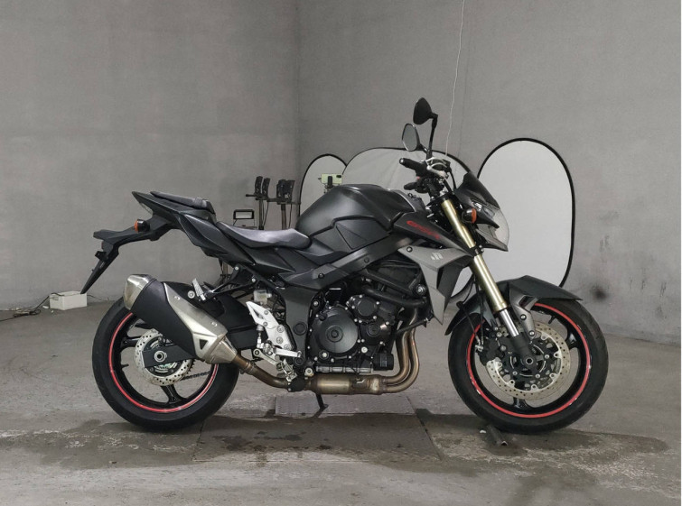 Мотоцикл Suzuki GSR750 с пробегом 20093 km