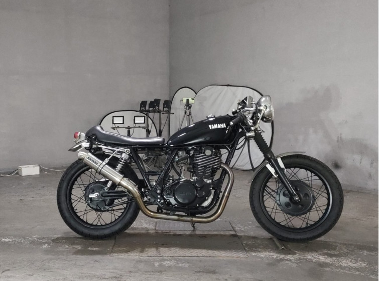 Мотоцикл Yamaha SR400
