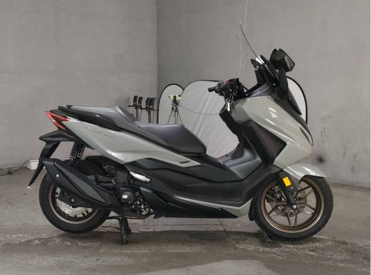 Мотоцикл Honda FORZA з пробігом 2045 km