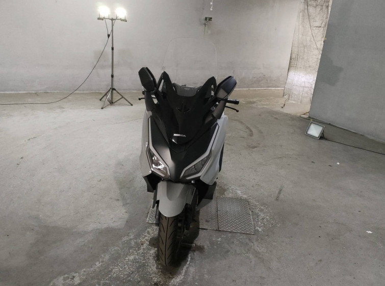 Мотоцикл Honda FORZA з пробігом 2045 km