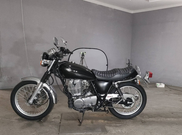 Мотоцикл Yamaha SR400 с пробегом 6417 km