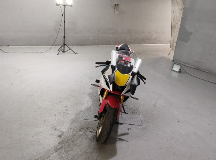 Мотоцикл Yamaha YZF-R7 з пробігом 2420 km