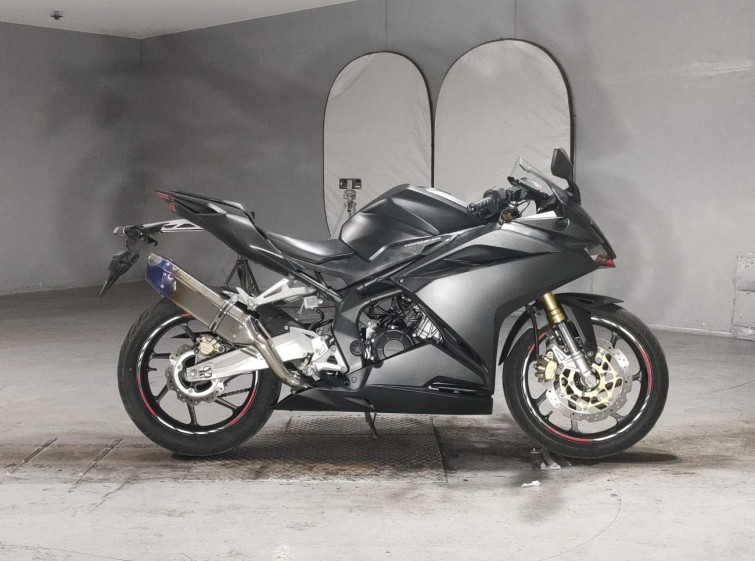 Мотоцикл Honda CBR250RR з пробігом 27442 km