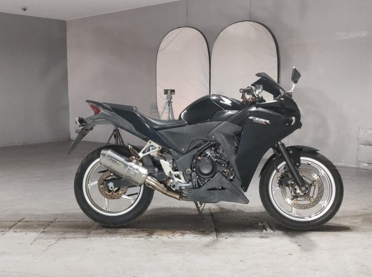 Мотоцикл Honda CBR250R з пробігом 8398 km