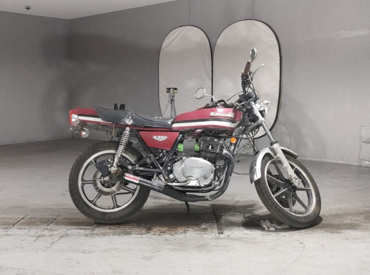 Мотоцикл Kawasaki Z250FT с пробегом 21638 km
