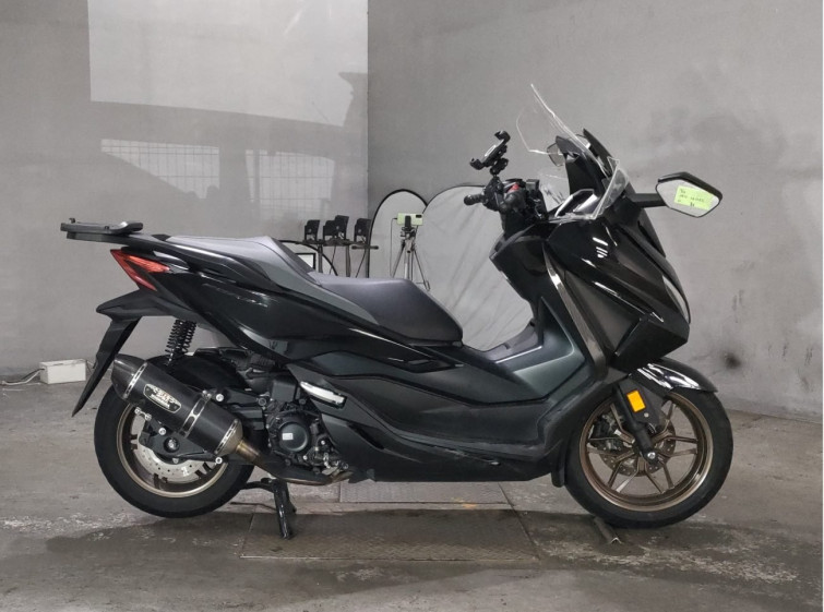 Мотоцикл Honda FORZA з пробігом 2413 km