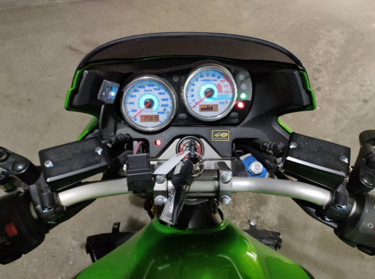 Мотоцикл Kawasaki ZRX1200 DAEG з пробігом 25815 km