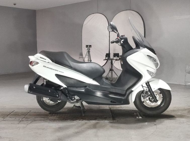 Мотоцикл Suzuki BURGMAN 200 с пробегом 9726 km