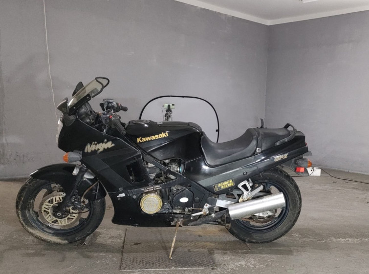 Мотоцикл Kawasaki GPZ400R з пробігом 3368 km