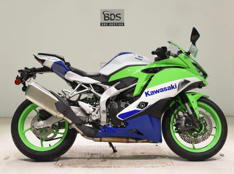 Мотоцикл Kawasaki ZX-4RR з пробігом 706 km