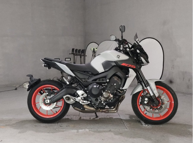 Мотоцикл Yamaha MT-09 з пробігом 4795 km