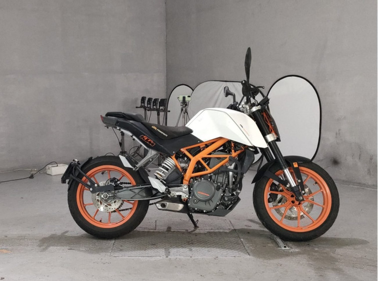 Мотоцикл KTM 390 DUKE