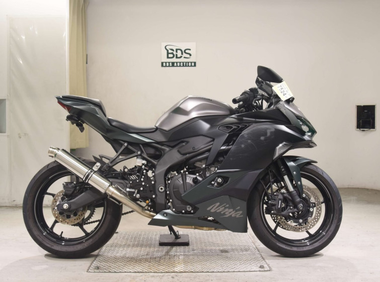 Мотоцикл Kawasaki ZX-4R с пробегом 9552 km