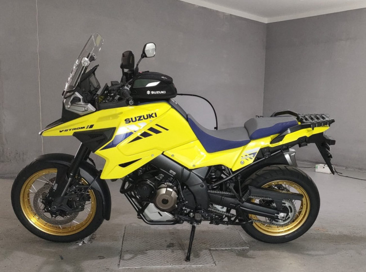 Мотоцикл Suzuki V-STROM DL1050XT з пробігом 2760 km