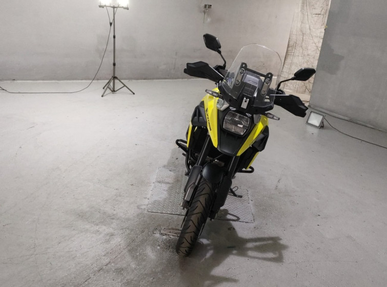 Мотоцикл Suzuki V-STROM DL1050XT з пробігом 2760 km